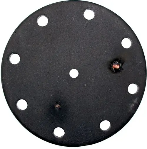 Schwarze, runde Dichtung mit mehreren Löchern und zentralem Loch, möglicherweise für Handlochdeckel. Produkt von Wolf, geeignet für spezifische Anwendungen.